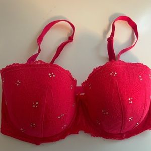 Victoria Secret Bra. Size 32DDD